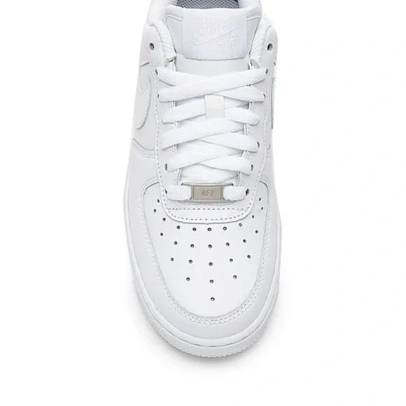 EUC Women’s Size 8 (Euro Sz 39) Nike Air Force 1 Low 07’ Sneakers Triple White - Picture 5 of 15
